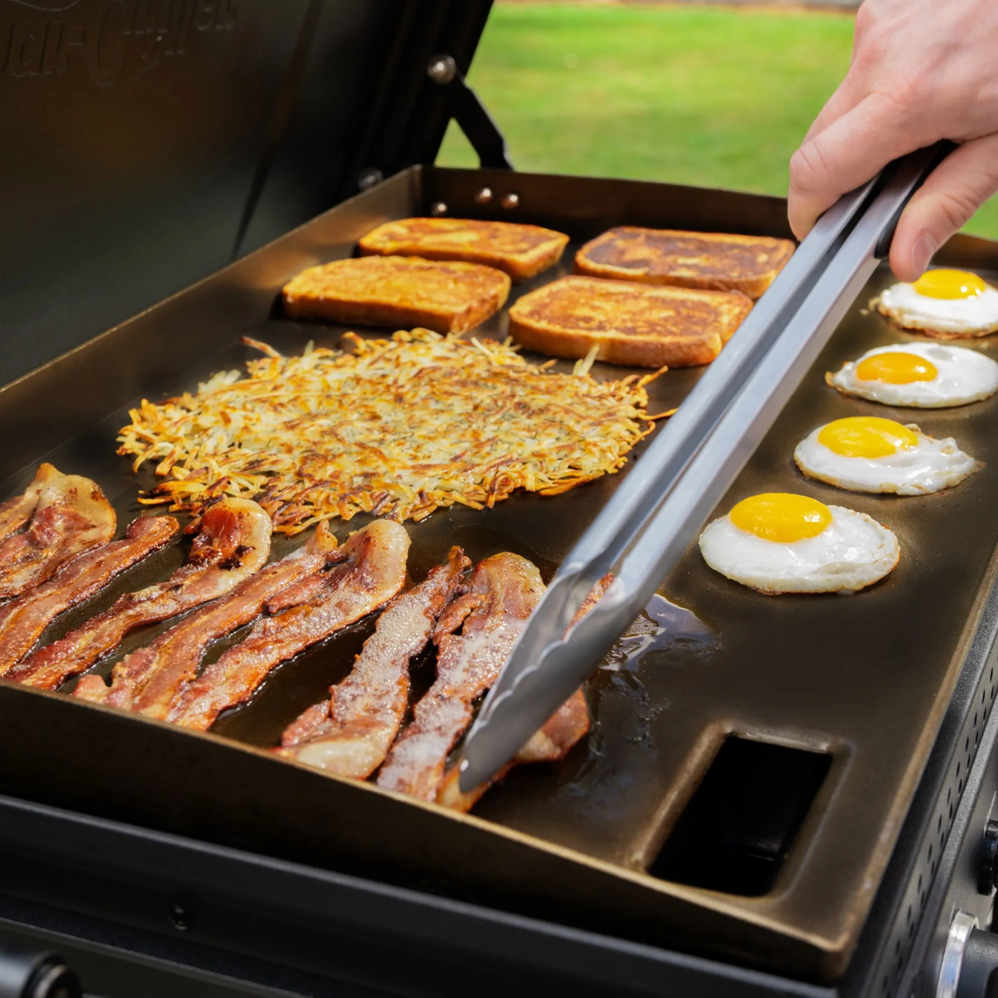 CHARGRILLER 3BURNER FLAT IRON GAS GRIDDLE BARBECUE (ZWART)