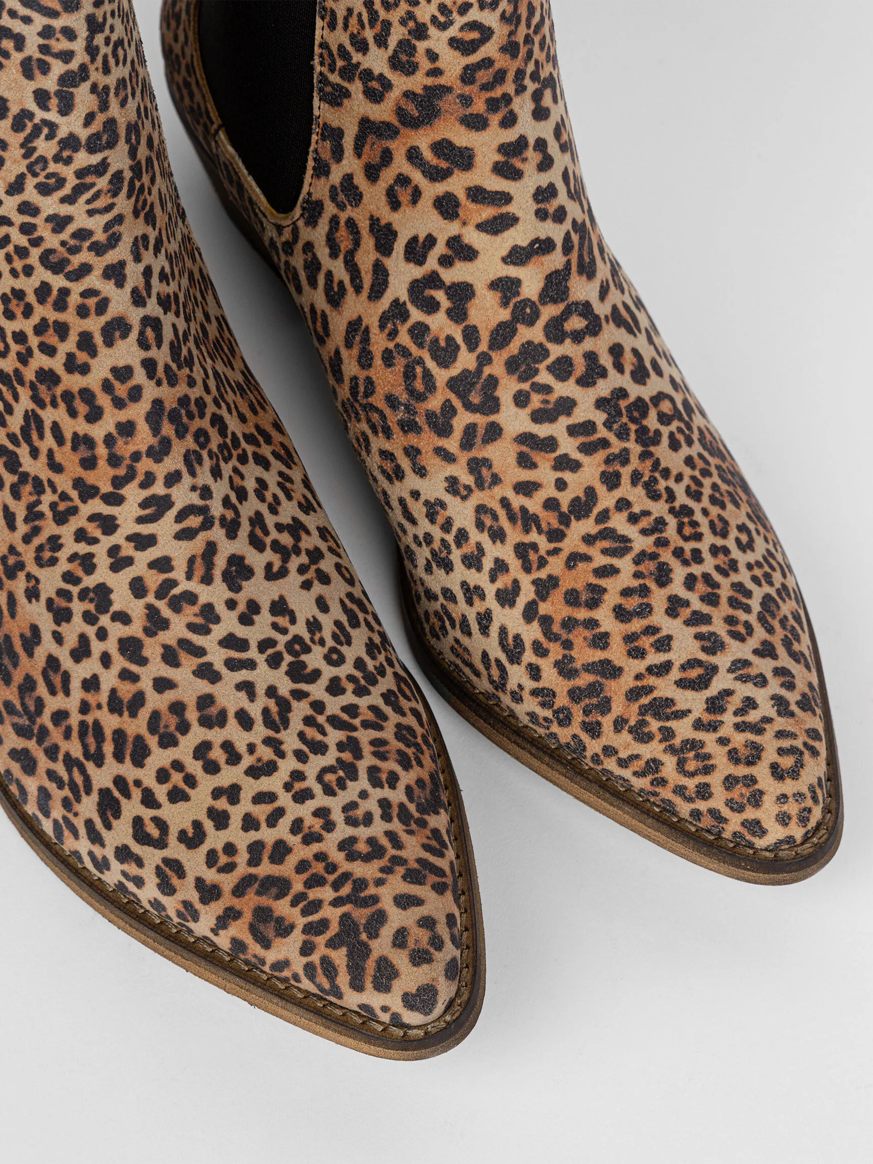 Ivylee Copenhagen Stella, suede westernlook laarzen met leopard dessin